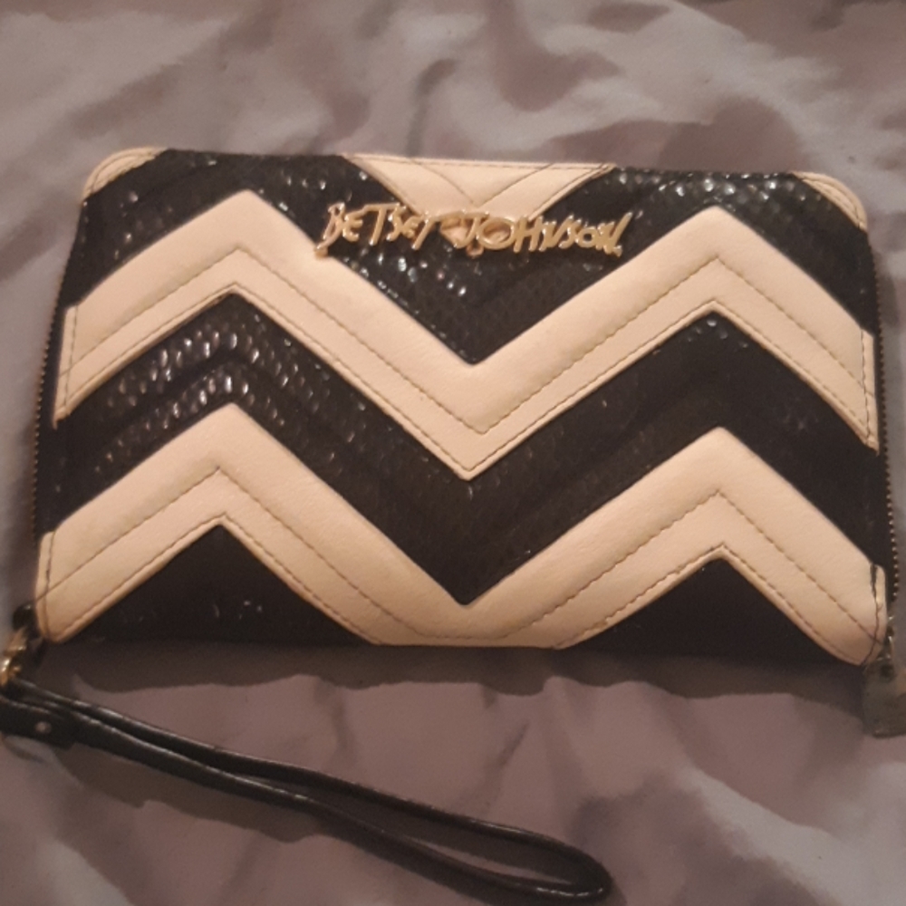 Betsey Johnson wristlet